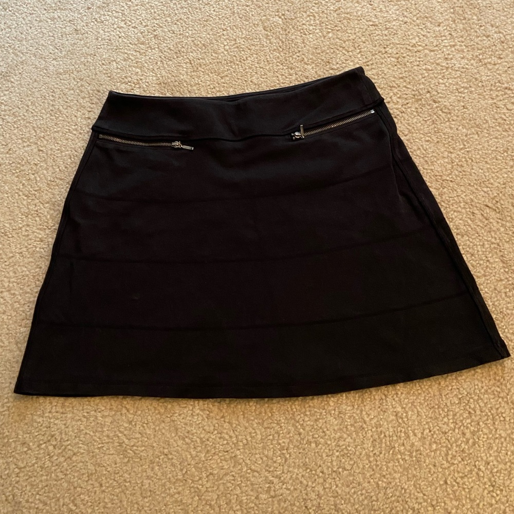 Black Athleta skirt with 2 zipper pockets